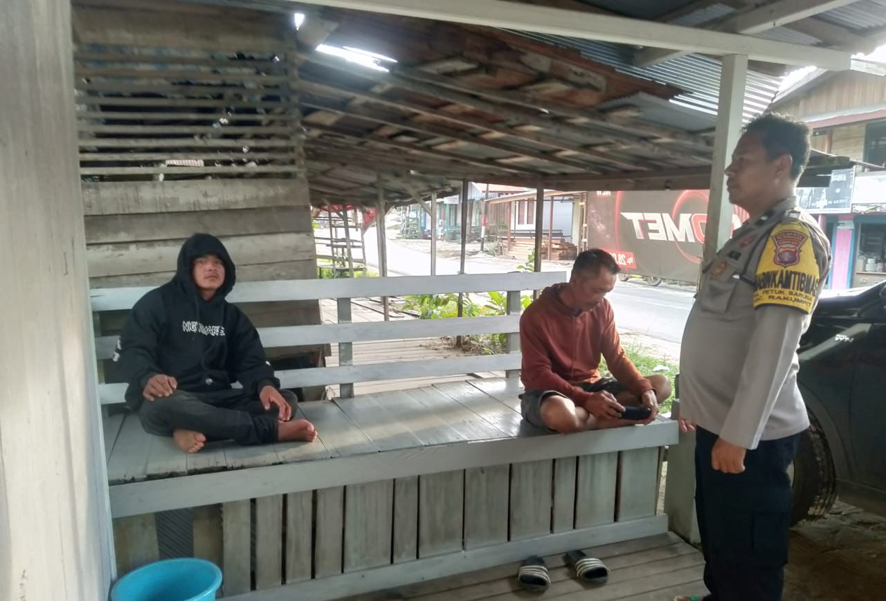 Di Dekat Warga Binaan, Bhabinkamtibmas Polsek Rakumpit Sosialisasikan Layanan 110 di Petuk Barunai