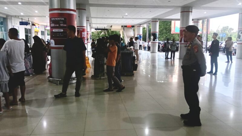 Jelang Arus Mudik, Satpamobvit Polresta Palangka Raya Jaga Bandara Tjilik Riwut