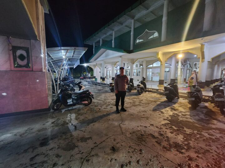 Jaga Kekhusyukan Tarawih, Polresta Palangka Raya Laksanakan Pengamanan di Masjid Al-Furqon