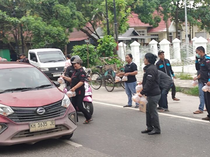 IPJI Kalteng dan Forum Kalimantan Membangun Bagikan 400 Paket Takjil Gratis di Momen Ramadhan