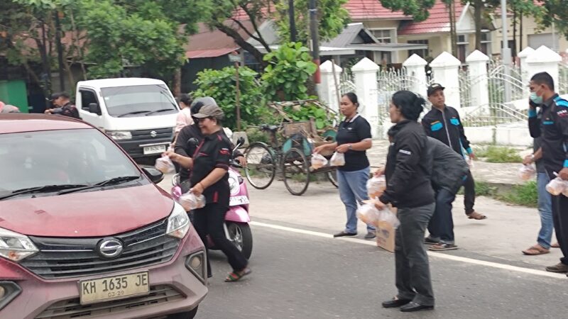 IPJI Kalteng dan Forum Kalimantan Membangun Bagikan 400 Paket Takjil Gratis di Momen Ramadhan