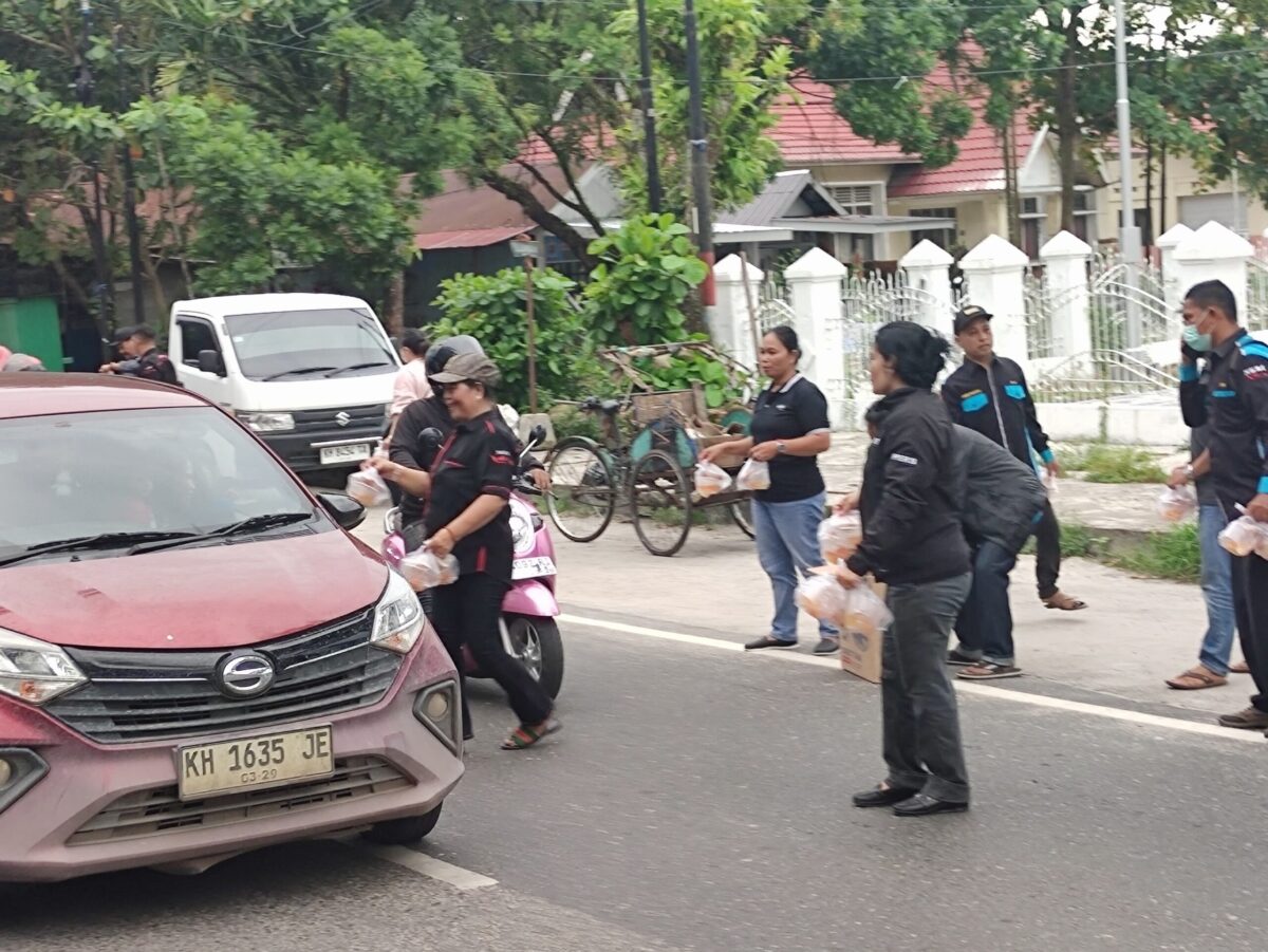 IPJI Kalteng dan Forum Kalimantan Membangun Bagikan 400 Paket Takjil Gratis di Momen Ramadhan