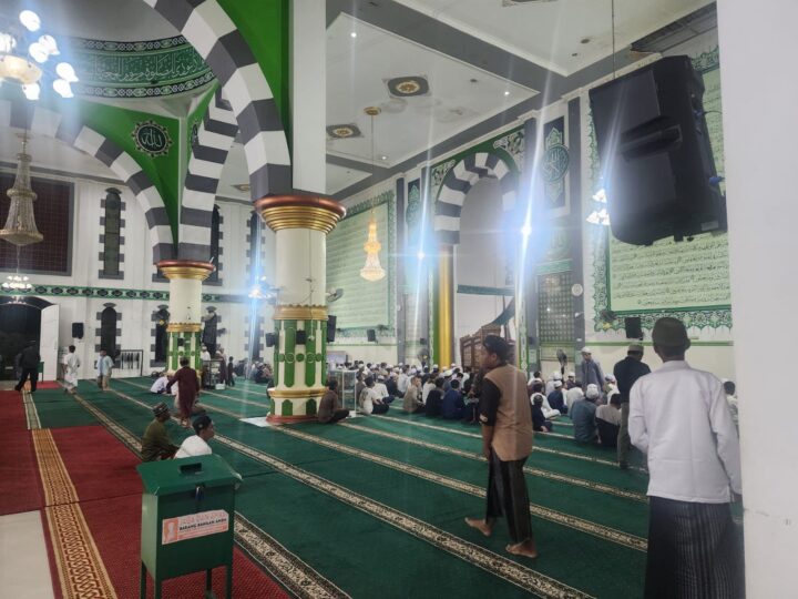 Polsek Sabangau Kunjungi Masjid Kubah Hijau Al-Abrar dalam Momen Ramadan