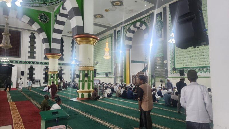 Polsek Sabangau Kunjungi Masjid Kubah Hijau Al-Abrar dalam Momen Ramadan