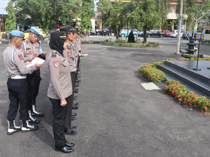 Apel Jam Pimpinan, Wakapolresta Palangka Raya Pimpin Pengecekan Personel