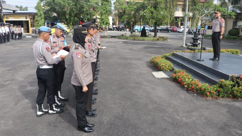 Apel Jam Pimpinan, Wakapolresta Palangka Raya Pimpin Pengecekan Personel