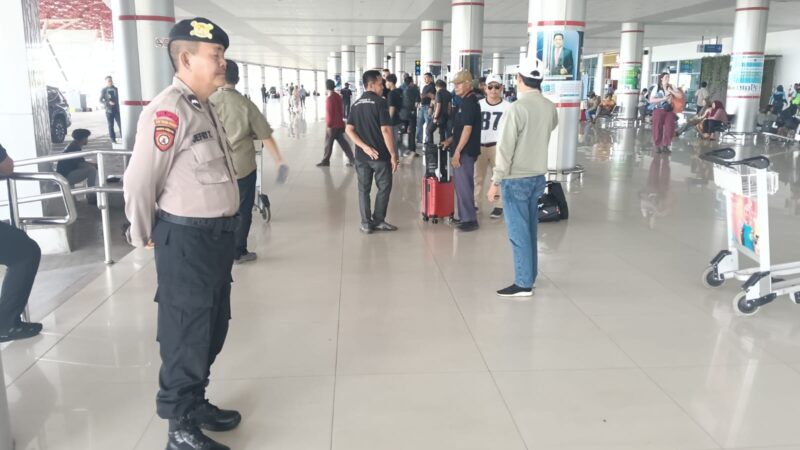 Personel Satpamobvit Polresta Palangka Raya Tingkatkan Pengawasan Keamanan di Bandara Tjilik Riwut