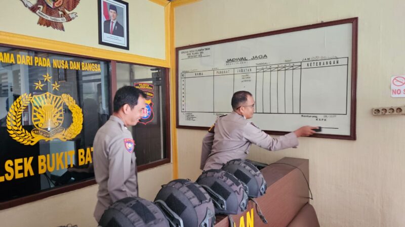 Pastikan Inventaris Siap Digunakan, Polsek Bukit Batu Laksanakan Pengecekan Peralatan Dinas