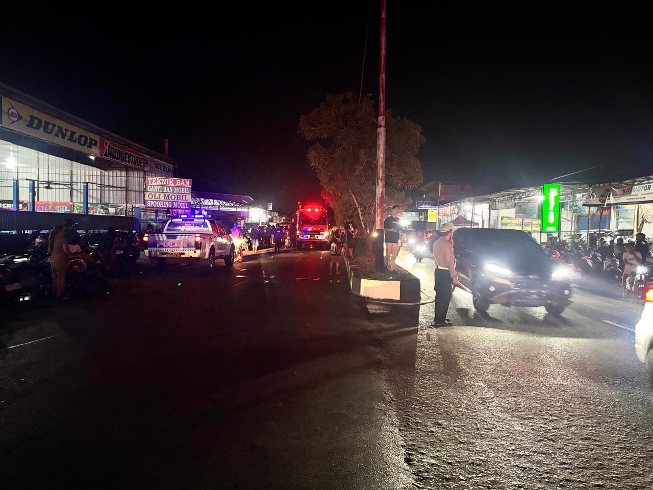 Sigap di TKP Kebakaran Jalan Murjani, Satlantas Polresta Palangka Raya Amankan Arus Lalu Lintas