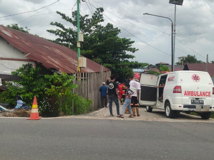 Sigap di TKP Kebakaran, Satlantas Polresta Palangka Raya Amankan Arus Lalu Lintas di Jalan Lintas Palangka Raya–Buntok