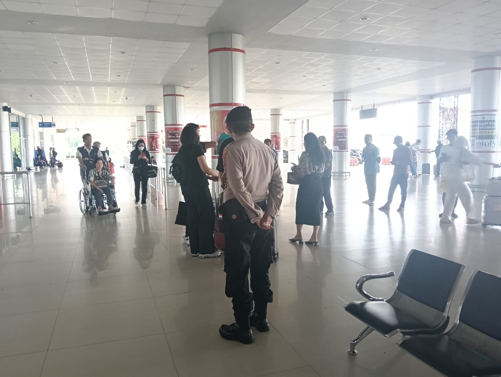 Satpamobvit Polresta Palangka Raya Perketat Pengamanan di Bandara Tjilik Riwut