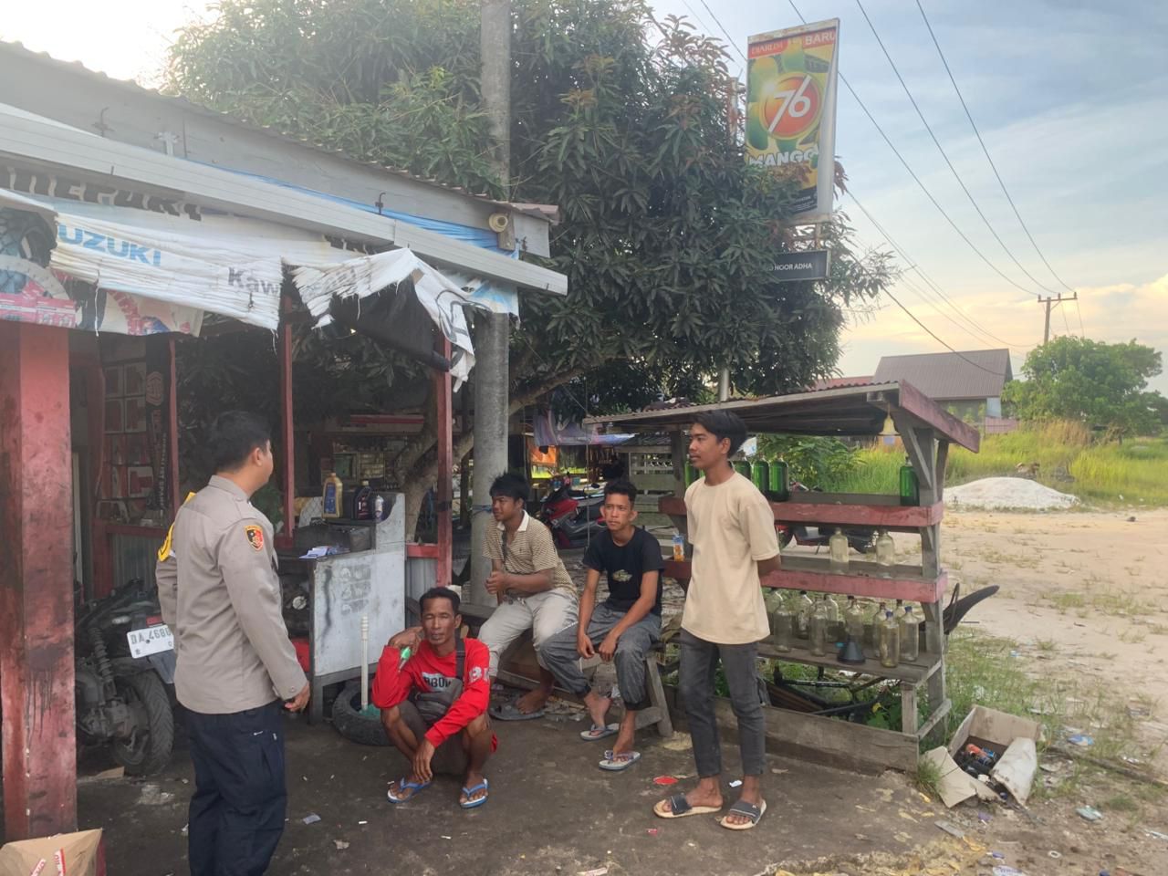 Datangi Bengkel Arif Jaya Motor, Bhabinkamtibmas Polsek Rakumpit Imbau Warga Gaung Baru Larangan Knalpot Brong
