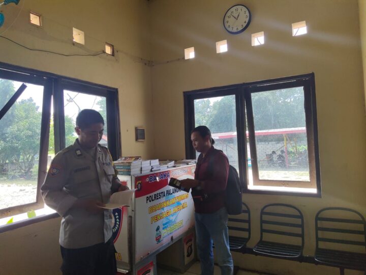 Bhabinkamtibmas Polsek Sabangau Hadirkan Motor Bajaka Presisi untuk Tingkatkan Minat Baca Warganya