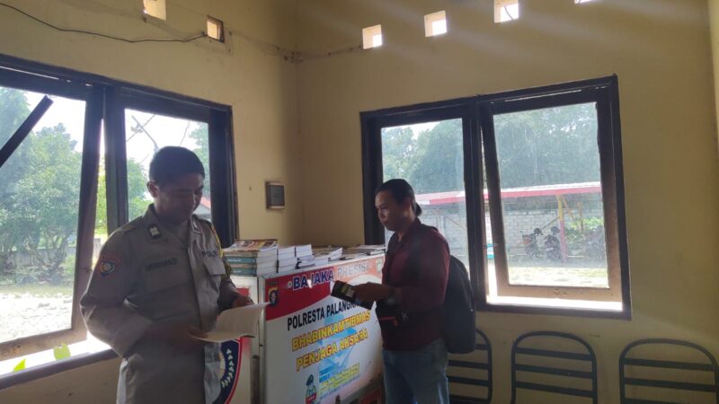 Bhabinkamtibmas Polsek Sabangau Hadirkan Motor Bajaka Presisi untuk Tingkatkan Minat Baca Warganya
