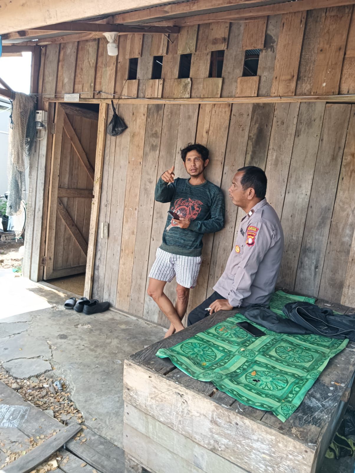 Jaga Hubungan Baik, Bhabinkamtibmas Polsek Sabangau Sambangi Warga di Kelurahan Kereng Bangkirai