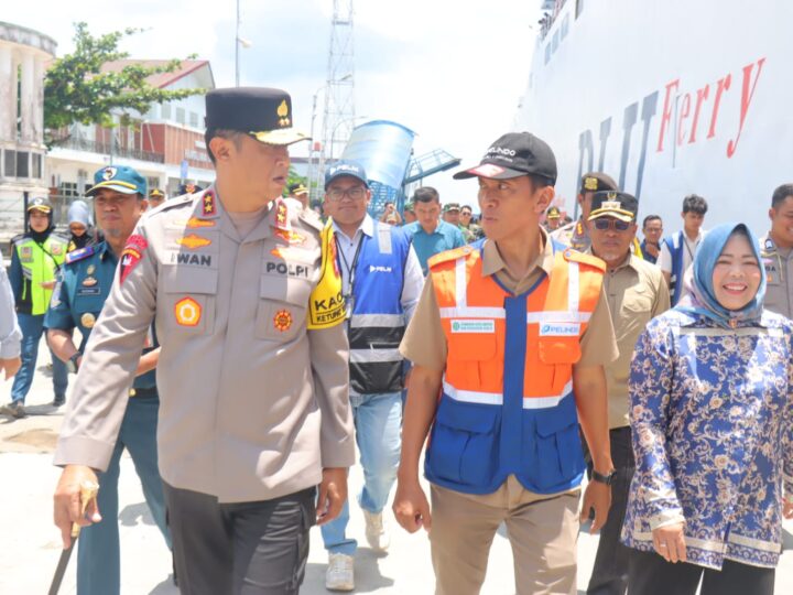 Tinjau Pospam Idul Fitri Pelabuhan Panglima Utar Kumai, Kapolda Kalteng Pastikan Mudik Aman Keluarga Bahagia