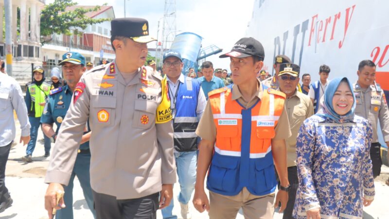 Tinjau Pospam Idul Fitri Pelabuhan Panglima Utar Kumai, Kapolda Kalteng Pastikan Mudik Aman Keluarga Bahagia