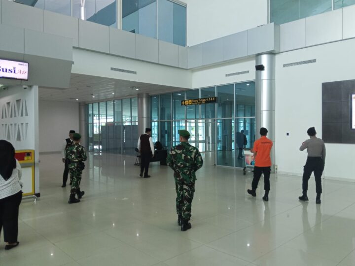 Satpamobvit Polresta Palangka Raya Jamin Keamanan Arus Mudik di Bandara Tjilik Riwut