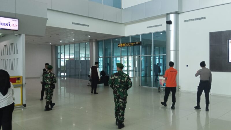 Satpamobvit Polresta Palangka Raya Jamin Keamanan Arus Mudik di Bandara Tjilik Riwut