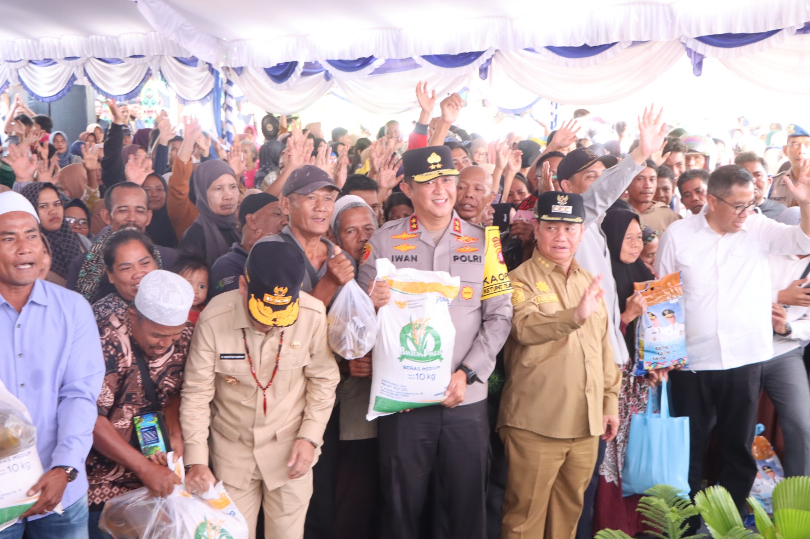 Wujud Kepedulian, Forkopimda Kalteng Salurkan Bantuan Presiden RI untuk Warga Kotim