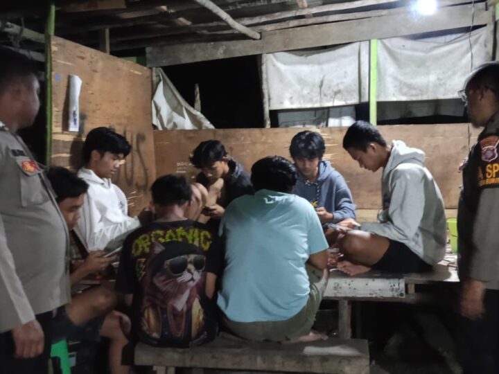 Cegah Aksi Balapan Liar, Piket Polsek Bukit Batu Ajak Remaja Tangkiling Bijak di Jalan Raya