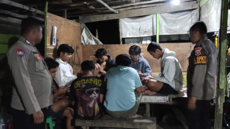 Cegah Aksi Balapan Liar, Piket Polsek Bukit Batu Ajak Remaja Tangkiling Bijak di Jalan Raya