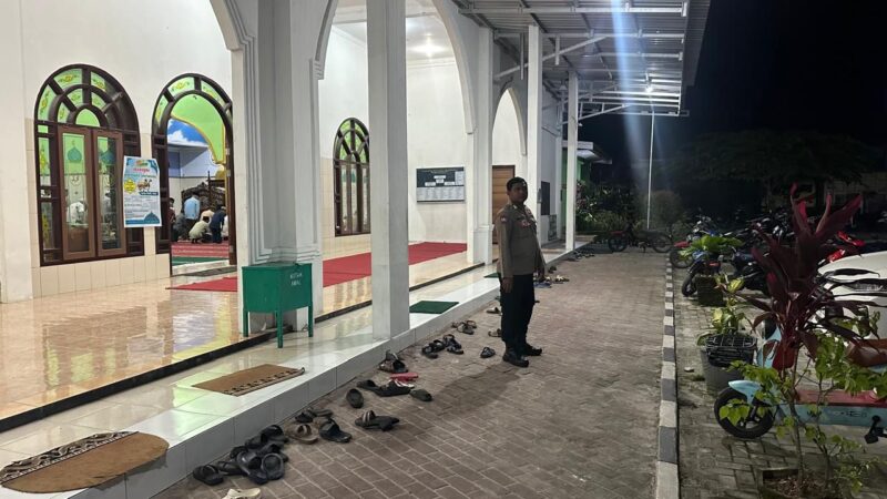Jaga Keamanan saat Tarawih, Polsek Bukit Batu Laksanakan Pengamanan di Masjid Al-Amin