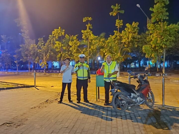 Jaga Kekhusyukan Ramadhan, Satlantas Palangka Raya Amankan Sholat Tarawih