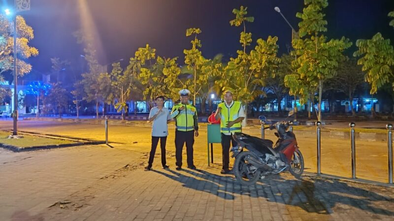 Jaga Kekhusyukan Ramadhan, Satlantas Palangka Raya Amankan Sholat Tarawih