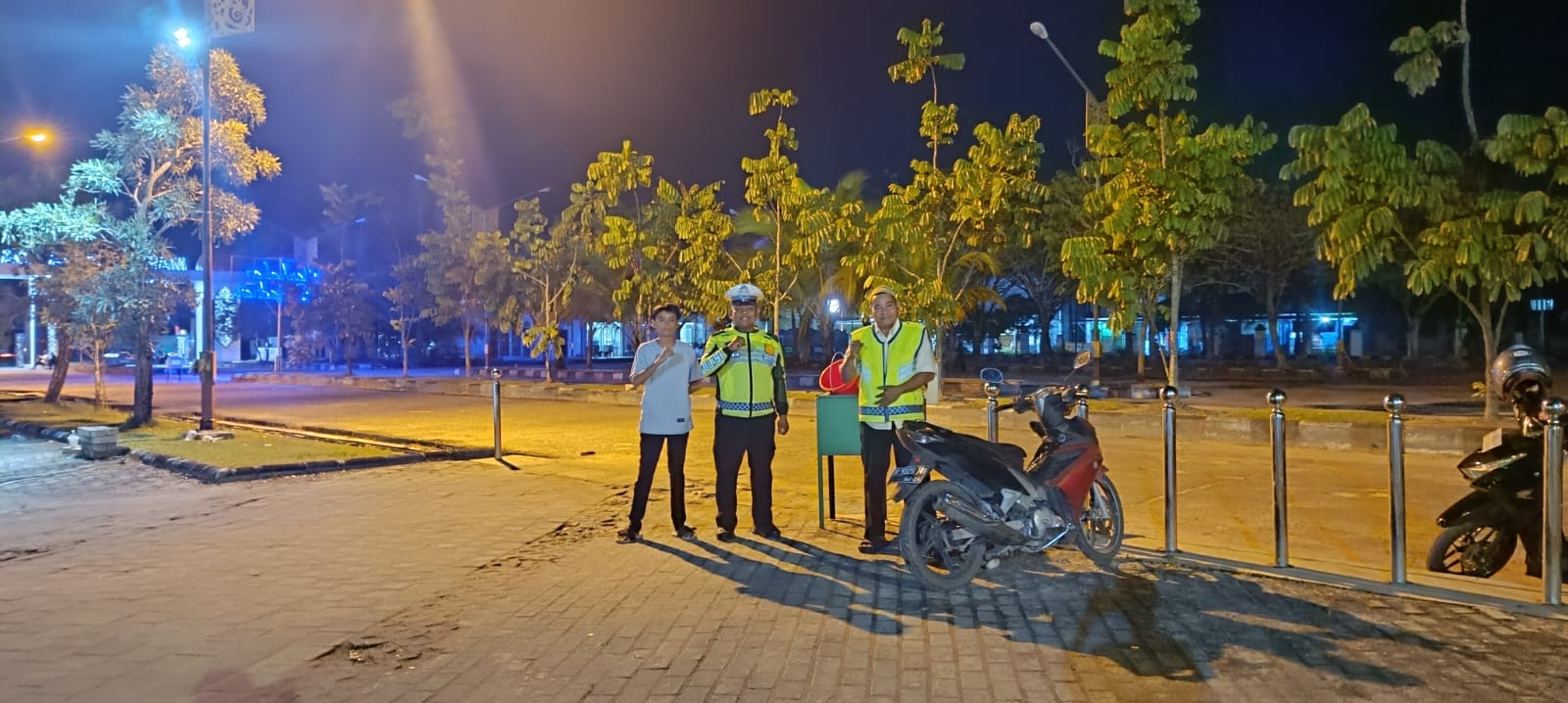 Jaga Kekhusyukan Ramadhan, Satlantas Palangka Raya Amankan Sholat Tarawih