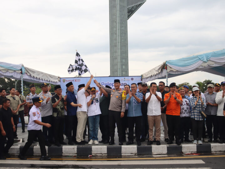 Bersama Gubernur dan Forkopimda, Kapolda Kalteng Lepas 626 Pemudik Tujuan Banjarmasin, Sampit dan Muara Teweh
