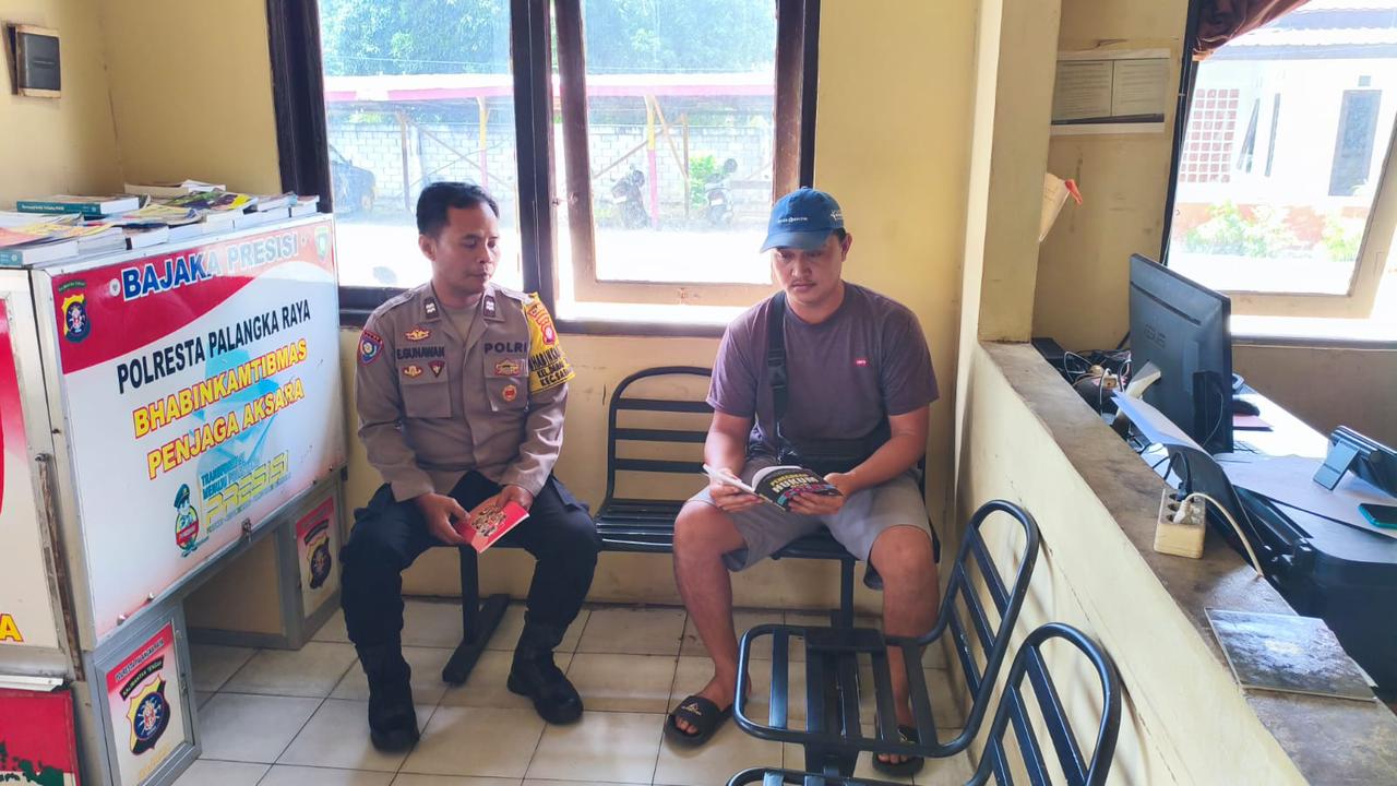 Bhabinkamtibmas Polsek Sabangau Dukung Literasi  dalam Program Bajaka Presisi