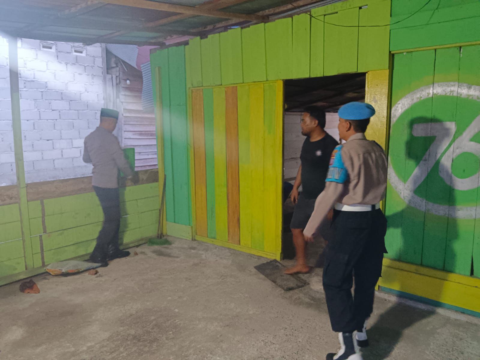 Door to Door, Polsek Rakumpit Salurkan Bingkisan Lebaran kepada Lansia dan Warga Membutuhkan