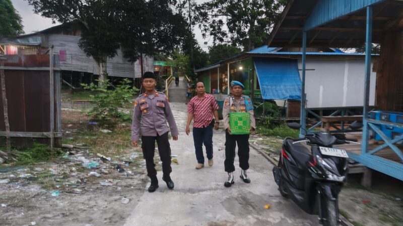 Polsek Rakumpit Berbagi Kebahagiaan, Kapolsek Salurkan Bingkisan Lebaran ke Warga Kurang Mampu