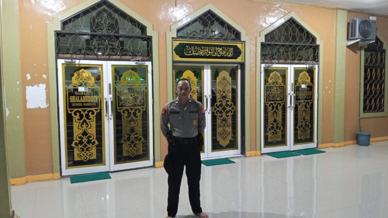 Amankan Ibadah Jalannya Tarawih, Personel Polresta Palangka Raya Laksanakan Pengamanan di Masjid Salahuddin