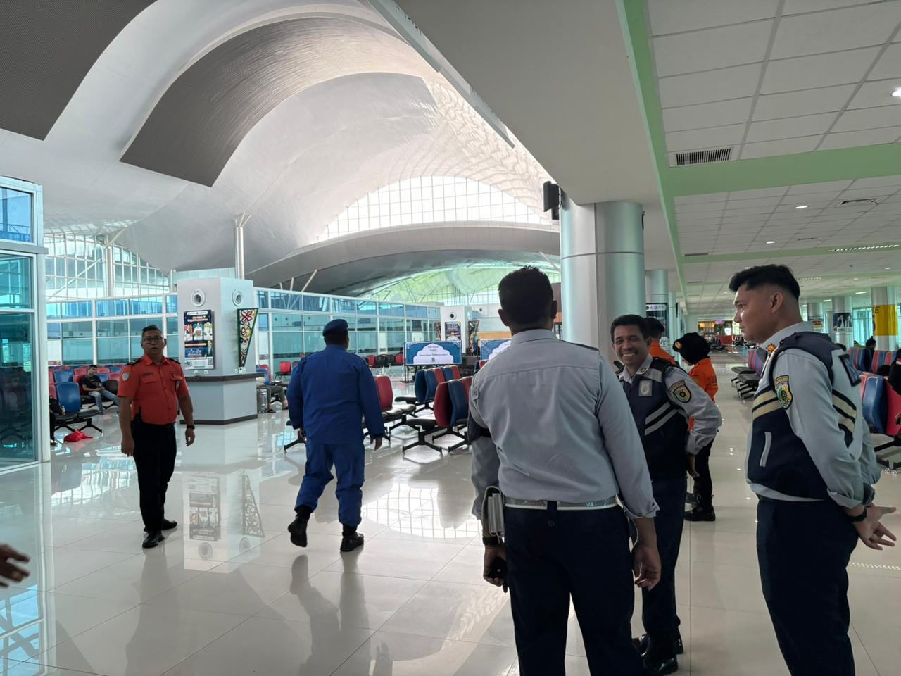 Meski Lebaran, Satpamobvit Tetap Berikan Pelayanan Terbaik di Bandara Tjilik Riwut