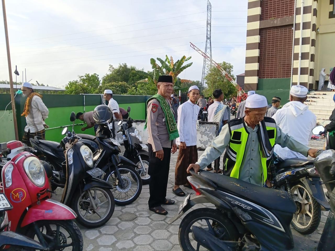Jaga Kelancaran Salat Idul Fitri, Polsek Sabangau Siagakan Personel di Masjid Kubah Hijau Al Abrar