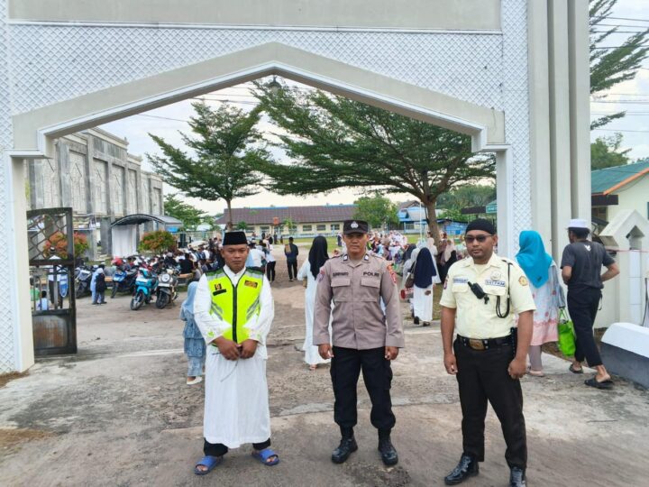 Pastikan Keamanan Salat Idul Fitri, Polsek Sabangau Laksanakan Pengamanan di Masjid Gede Daruttaqwa