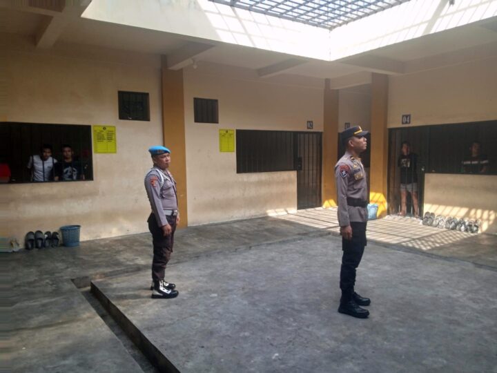 Pertahankan Keamanan Diinternal, Pamapta II SPKT bersama Piket Fungsi Polresta Palangka Raya Periksa Rutan