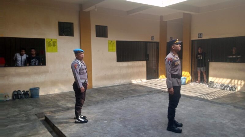 Pertahankan Keamanan Diinternal, Pamapta II SPKT bersama Piket Fungsi Polresta Palangka Raya Periksa Rutan