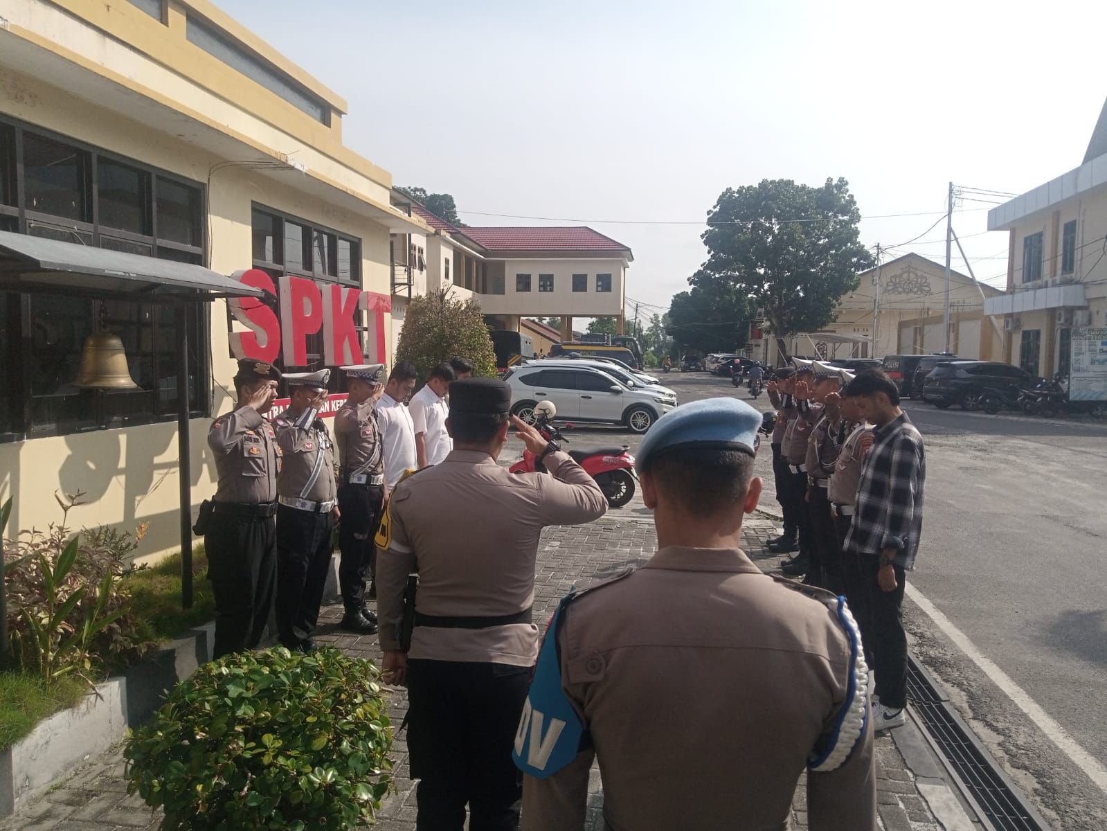 Pastikan Pelayanan Optimal, Personel Piket dan SPKT Polresta Palangka Raya Laksanakan Serah Terima Tugas