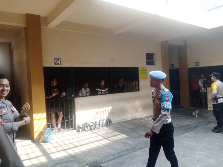 Cegah Gangguan Keamanan, Personel Polresta Palangka Raya Rutin Kontrol Ruang Tahanan