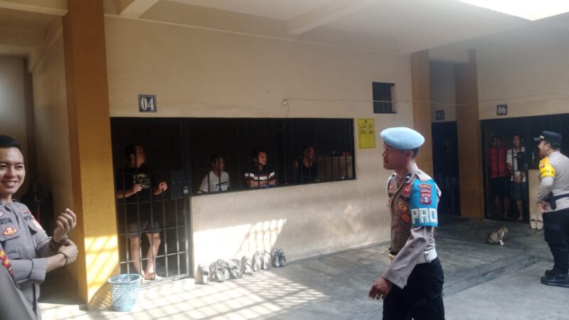 Cegah Gangguan Keamanan, Personel Polresta Palangka Raya Rutin Kontrol Ruang Tahanan