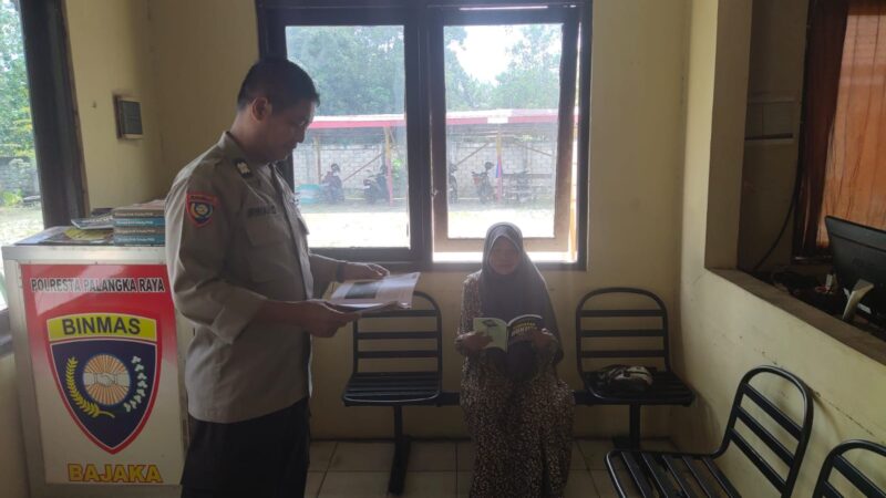 Tingkatkan Minat Baca Warganya, Bhabinkamtibmas Polsek Sabangau Hadirkan Motor Bajaka Presisi