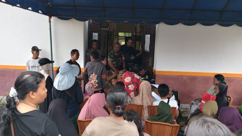 Monitoring Penyaluran Bantuan Pangan, Bhabinkamtibmas Polsek Sabangau Hadir Jaga Kondusifitas