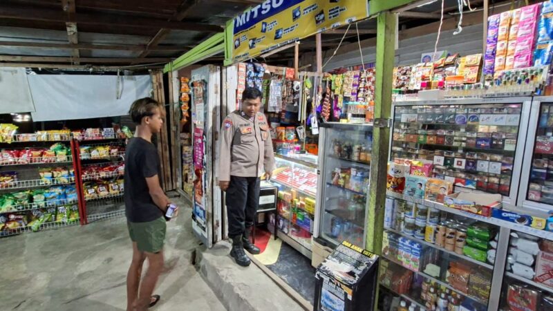 Humanis dan Dialogis, Personel Polsek Bukit Batu Sambangi Warung Warga di Banturung