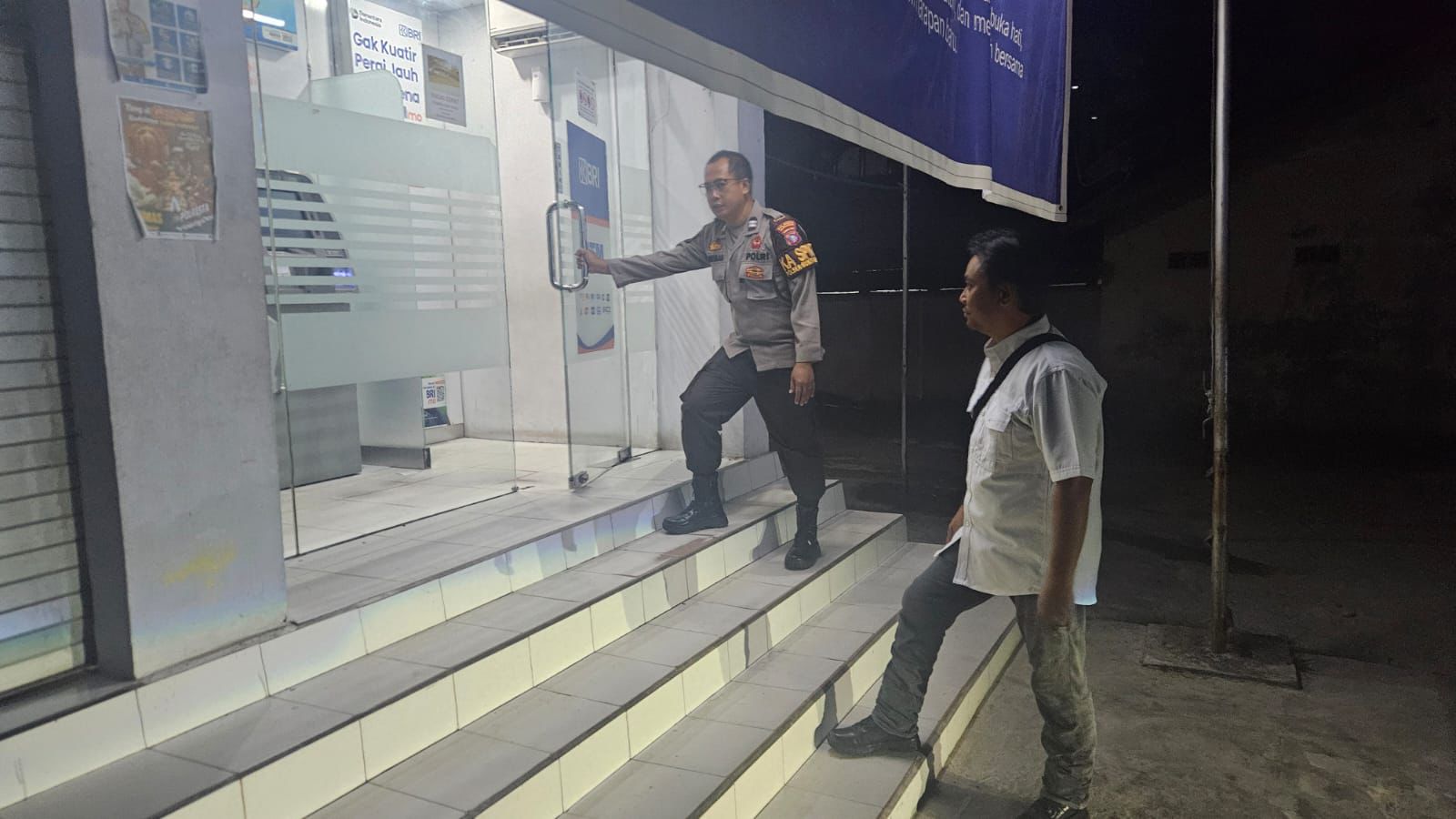 Di Depan Mesin ATM BRI Unit Tangkiling, Piket Polsek Bukit Batu Pastikan Tidak Ada Sabotase