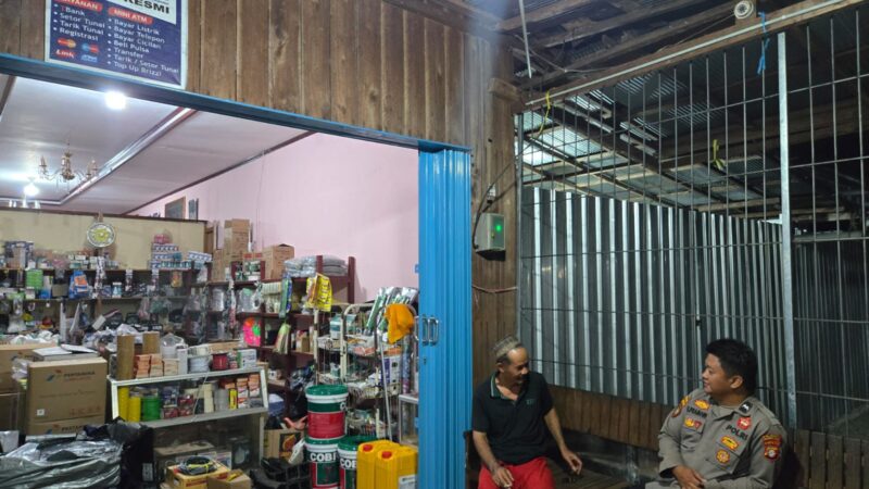 Saat Patroli Dialogis Digelar, Personel Polsek Rakumpit Edukasi Warga tentang Layanan 110 Polri