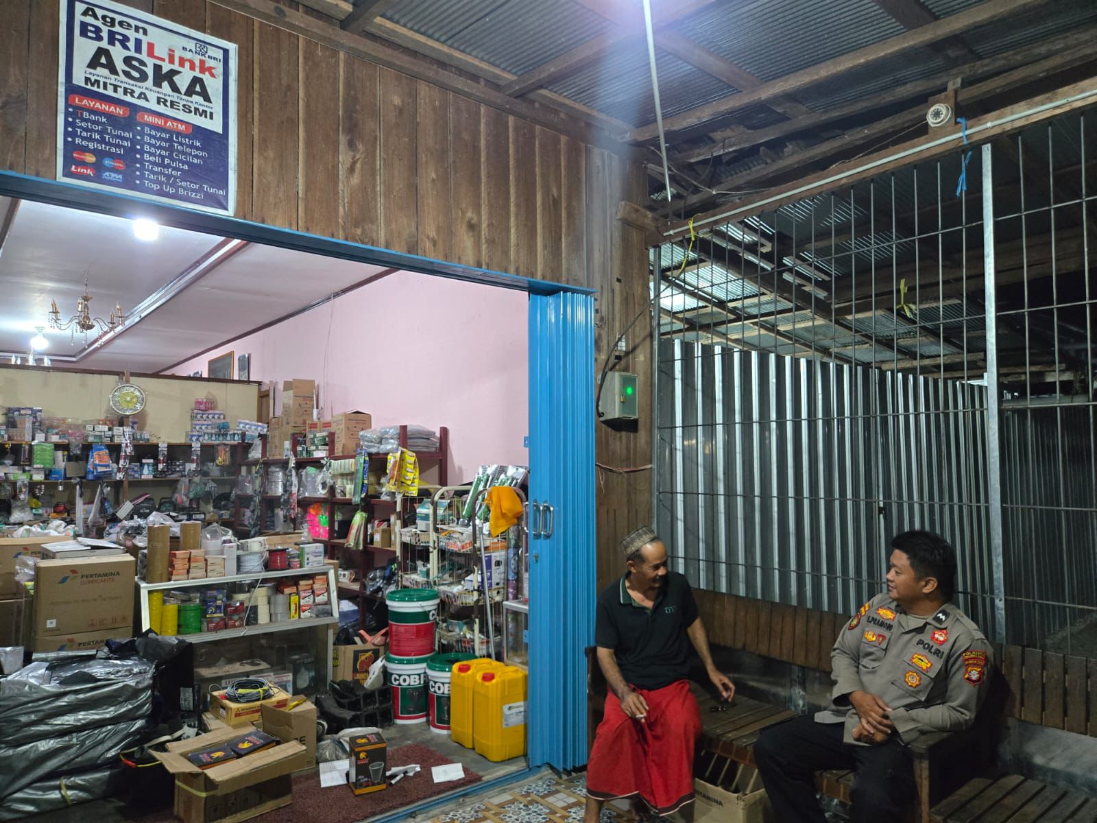 Saat Patroli Dialogis Digelar, Personel Polsek Rakumpit Edukasi Warga tentang Layanan 110 Polri