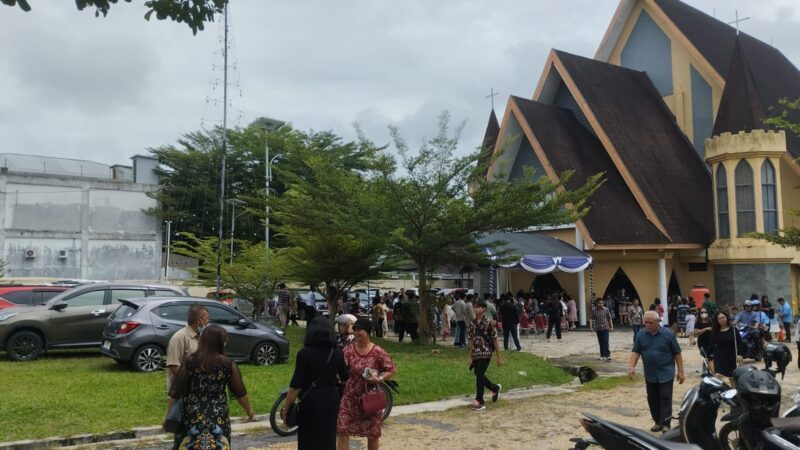 Pengamanan Ibadah Jumat Agung, Personel Polresta Palangka Raya Siaga di Gereja Sion